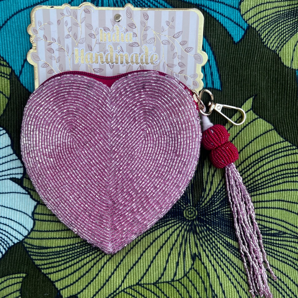🩷NWT Handmade in India Pink Beaded Heart coin/key pouch small